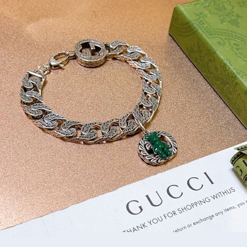 G*u*i bracelets